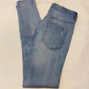Divided Distressed Denim Jegging